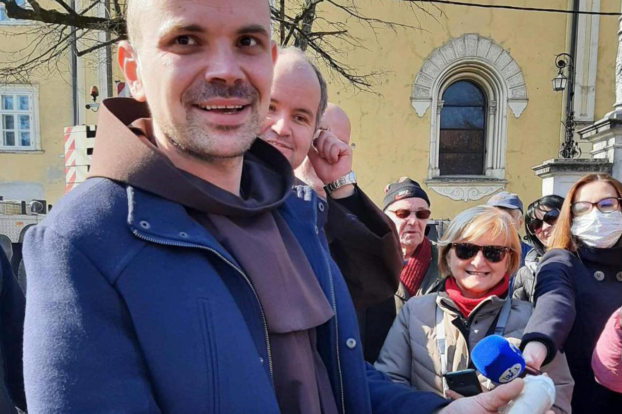 Skidali križ pronašli svitak iz 18. stoljeća