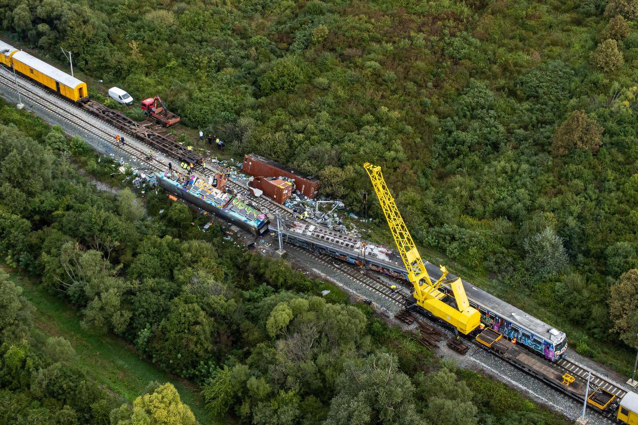 Fotografije iz zraka sanacije mjesta nesreće putničkog i teretnog vlaka