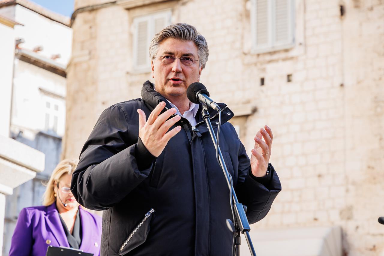 Split: Predsjednik Vlade Andrej Plenković sudjelovao je na svečanom otvorenju znanstvene knjižare M. Marul