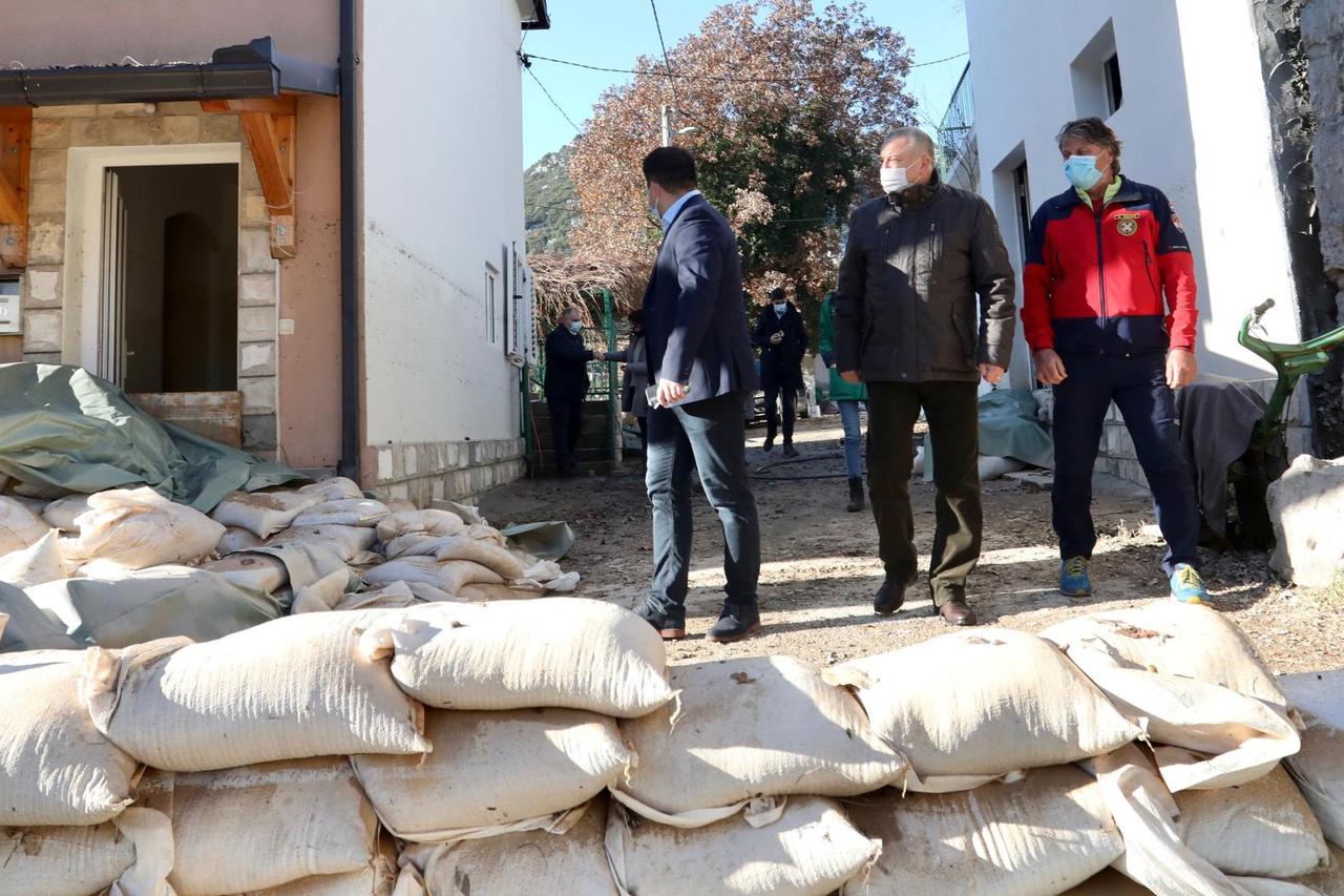 Ministar Darko Horvat obišao stanovnike nedavno poplavljenog sela Kokorići