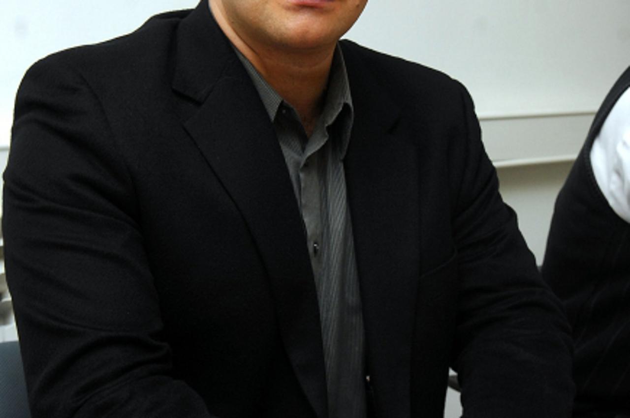 'za unu.....12. 12. 2008. planinska 1/tvrtka genos/prezentacija otkrivanja ocinstva dnk metodom/prof. dr. sc gordan lauc Photo: Zeljko Hladika/Vecernji list'