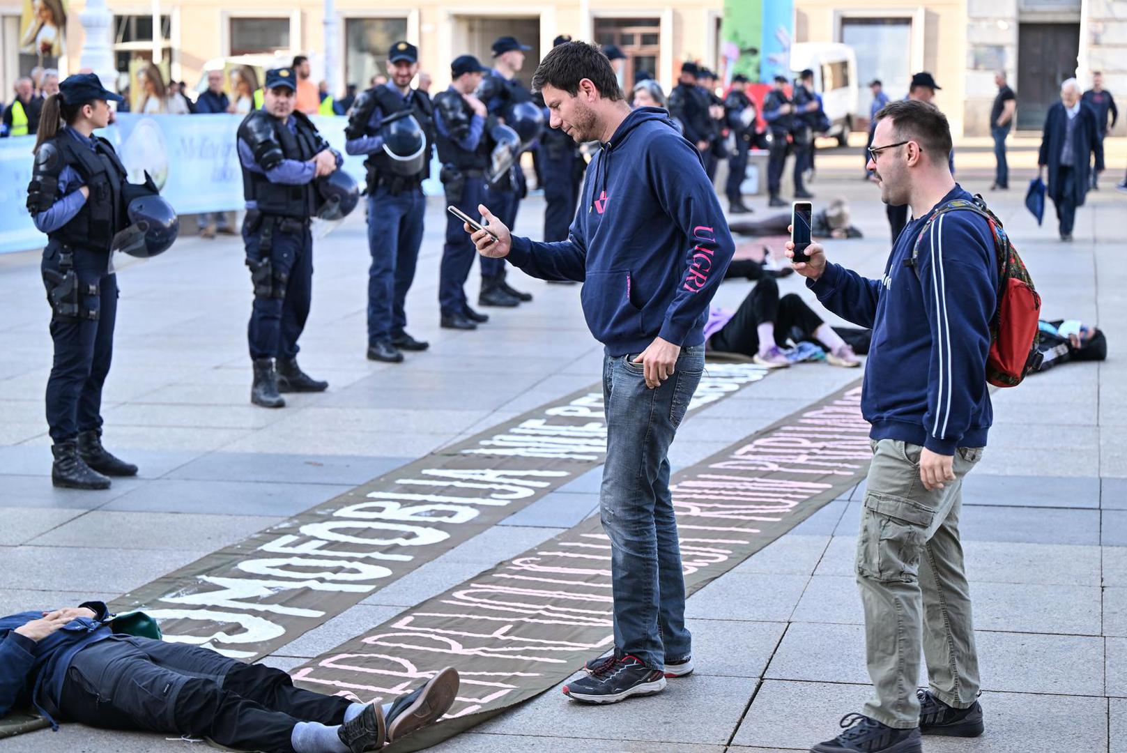 Prosvjed je pratilo i budno oko Ivana Pernara koji je snimao aktiviste.