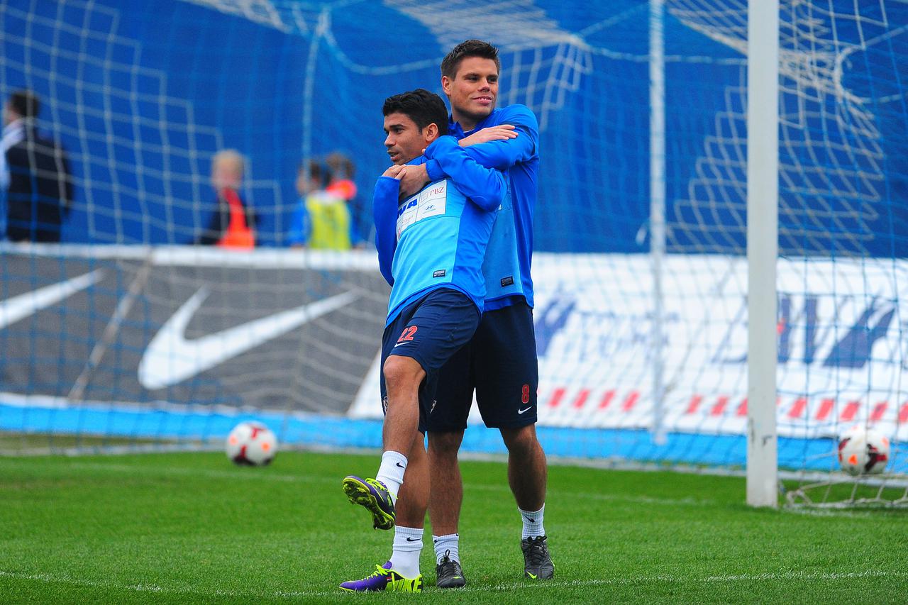 09.10.2013., stadion Maksimir, Zagreb - Trening hrvatske nogometne reprezentacije uoci kvalifikacijske utakmice za SP 2014. protiv Belgije. Eduardo da Silva, Ognjen Vukojevic.  Photo: Daniel Kasap/PIXSELL