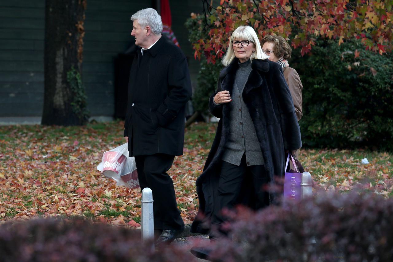 01.11.2012., Zagreb - Blagdan Svih Svetih na Mirogojskom groblju. Buketima cvijeca i zapaljenim svijecama gradjani su svojim najmilijim, kojih vise nema ukrasavali grobove povodom blagdana Svih Svetih. Ivica Todoric.  Photo: Marko Lukunic/PIXSELL