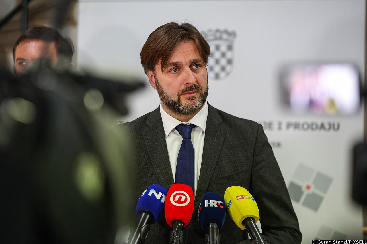 Zagreb: Tomislav Ćorić, potpredsjednik Vlade predstavio odluku o prodaji 3. Maja
