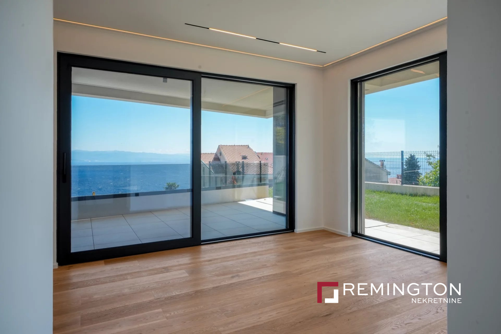 Cijena nekretnine spuštena je sa 684.250 € na 494.000 €, što je pad od 28%. Prodaju vodi agencija Remington Christie's. 