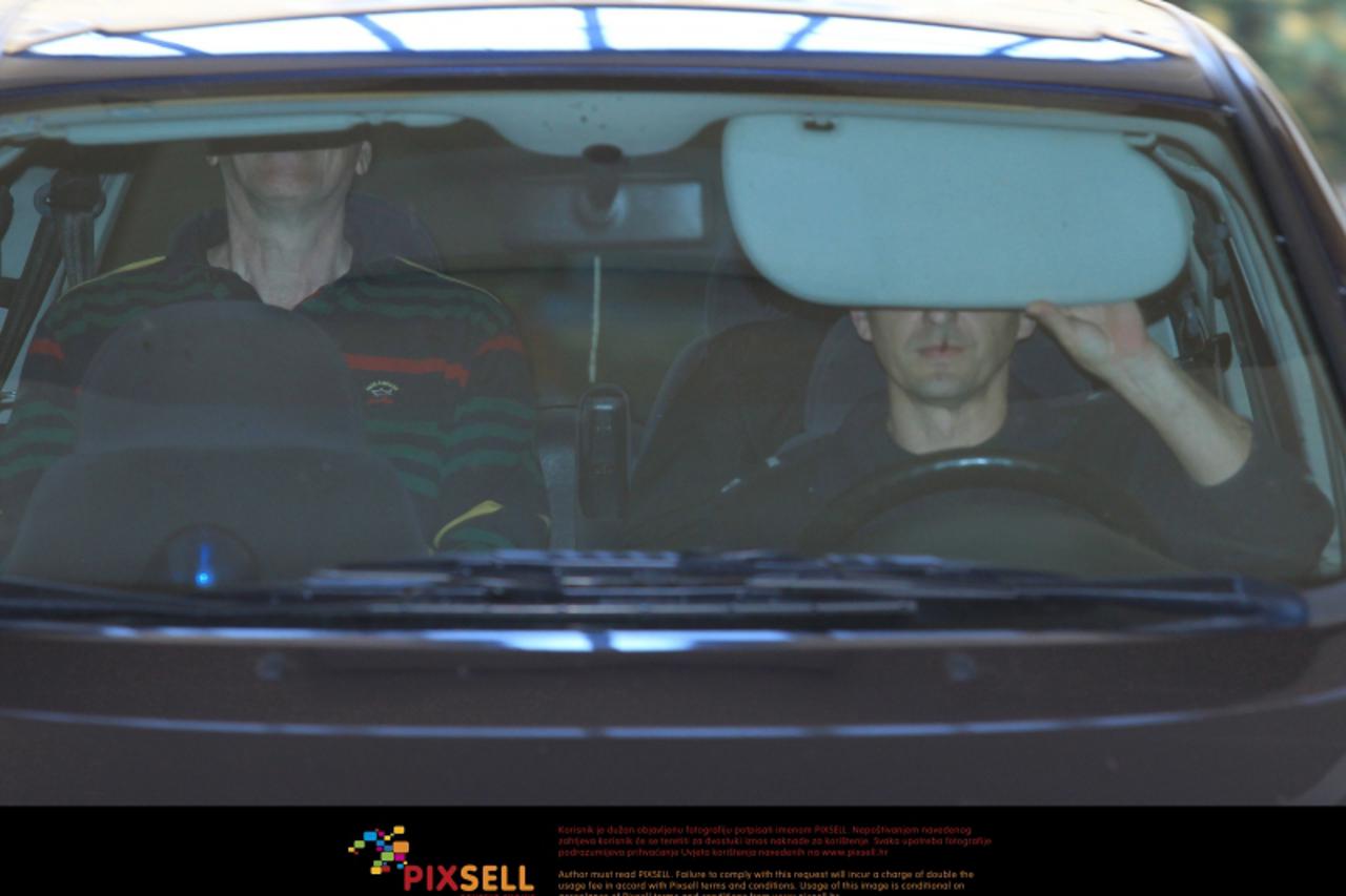 '22.04.2011., Zagreb - Bivsi clan uprave Hrvatske elektroprivrede (HEP) Ante Despot uhicen je jutros u svom stanu u Zagrebu, zbog sumnje da je primao mito te HEP ostetio zlouporabom polozaja i ovlasti