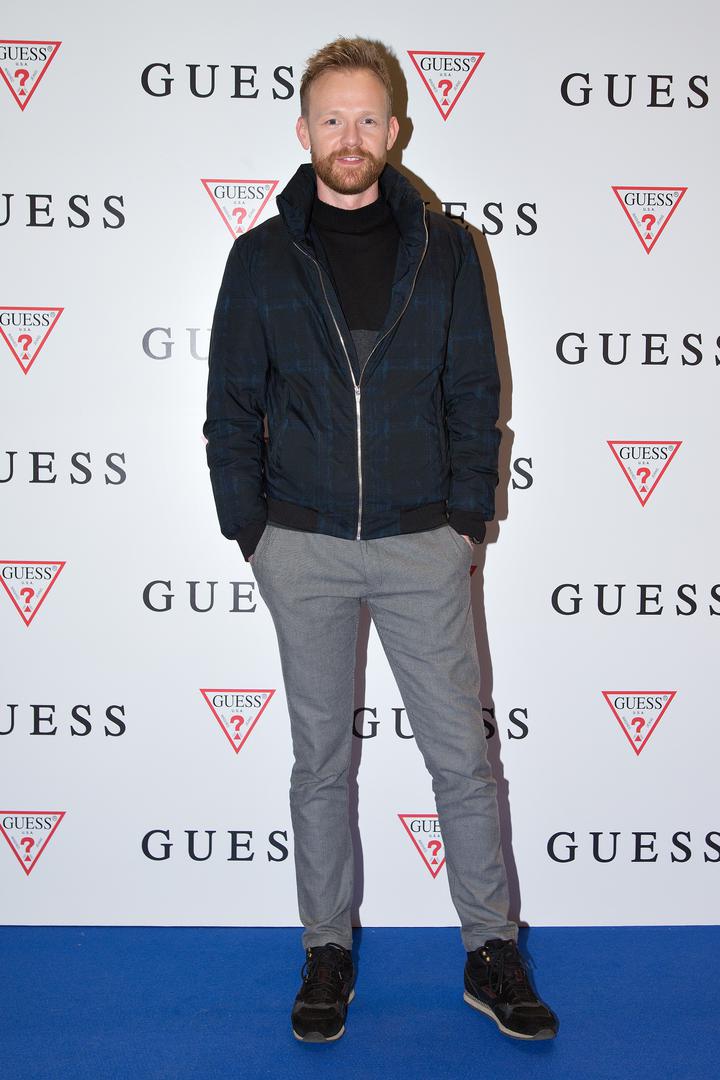 Početak godine bio je težak za radijskog voditelja i pjevača Sašu Lozara. Saša je u veljači pregazio pješaka koji je prelazio cestu na mjestu gdje nema semafora niti pješačkog prijelaza. Nesretni pješak preminuo je u bolnici početkom ožujka. 