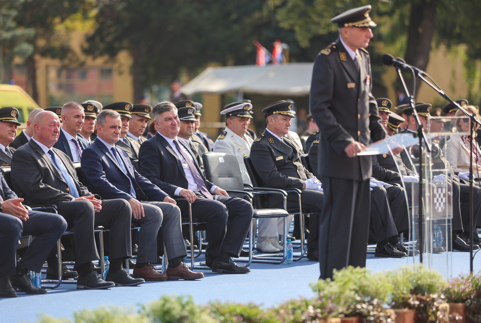 28.08.2025., Zagreb - Vojarna Petar Zrinski. Predsjednik Republike Hrvatske i vrhovni zapovjednik Oruzanih snaga RH Zoran Milanovic urucio je prve casnicke cinove 17., 18. i 19. narastaju kadeta Hrvatskog vojnog ucilista "Dr. Franjo Tudjman" diplomiranih u jesenskom roku. Photo: Sanjin Strukic/PIXSELL