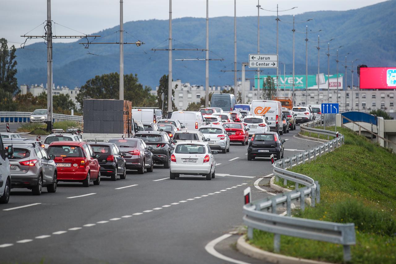 Zagreb: Gust promet na Jadranskom mostu