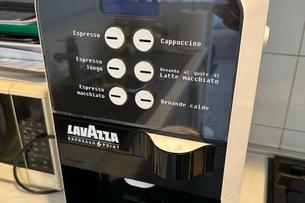 Prodajem Lavazza Espresso Point 2500 aparat za kavu na kapsule