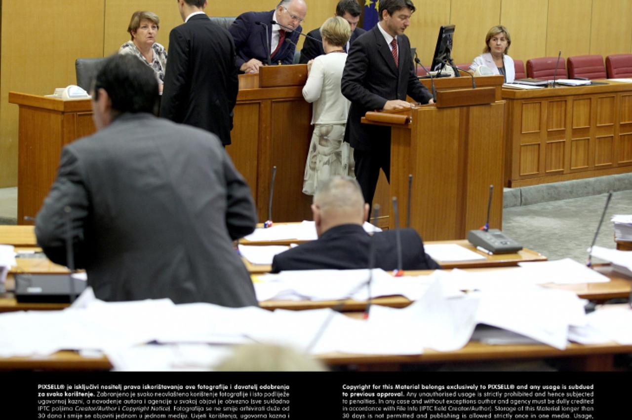 '21.06.2013., Zagreb - Raspravom o Zakonu o ugostiteljskim djelatnostima i glasovanjem o raspravljenim tockama Sabor je nastavio redovitu sjednicu.  Photo: Patrik Macek/PIXSELL'
