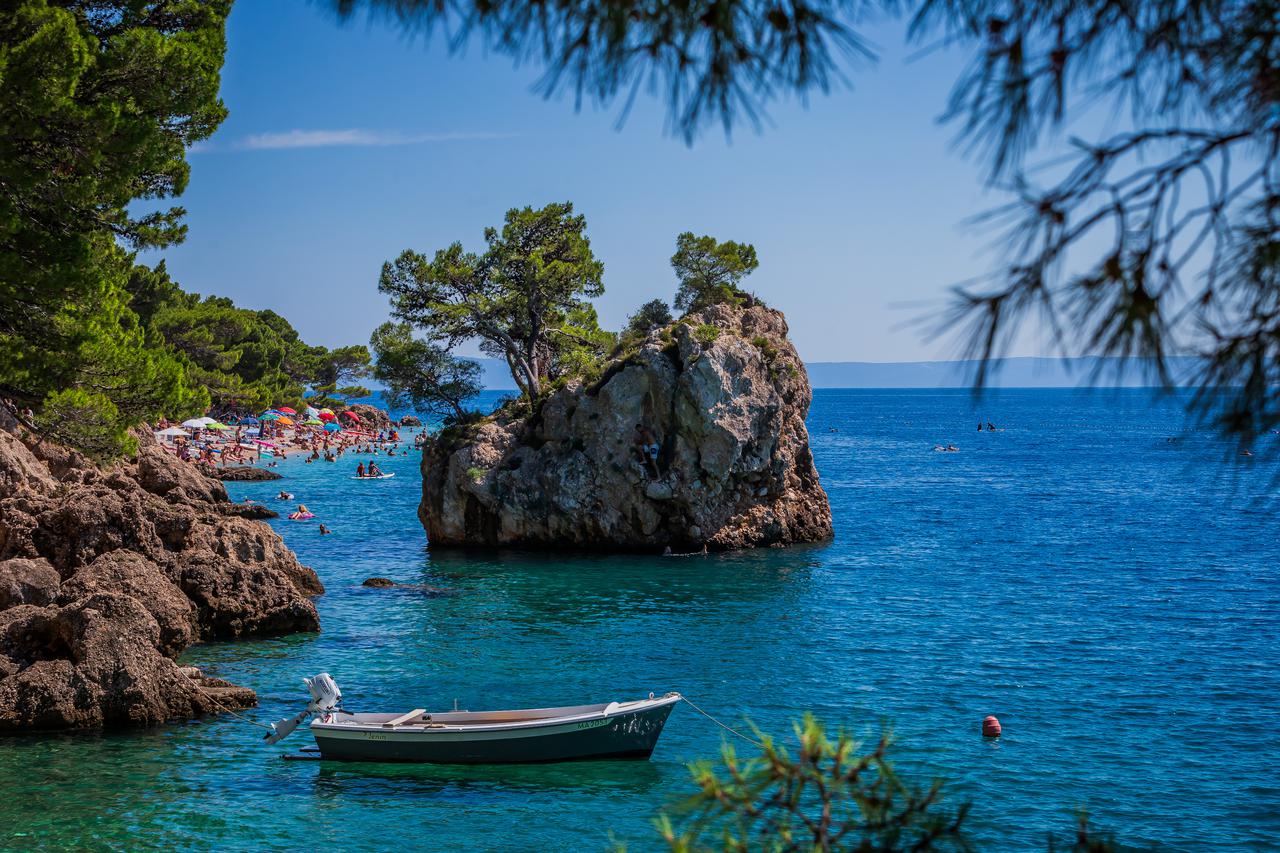 Kamen Brela i plaža Punta Rata  
