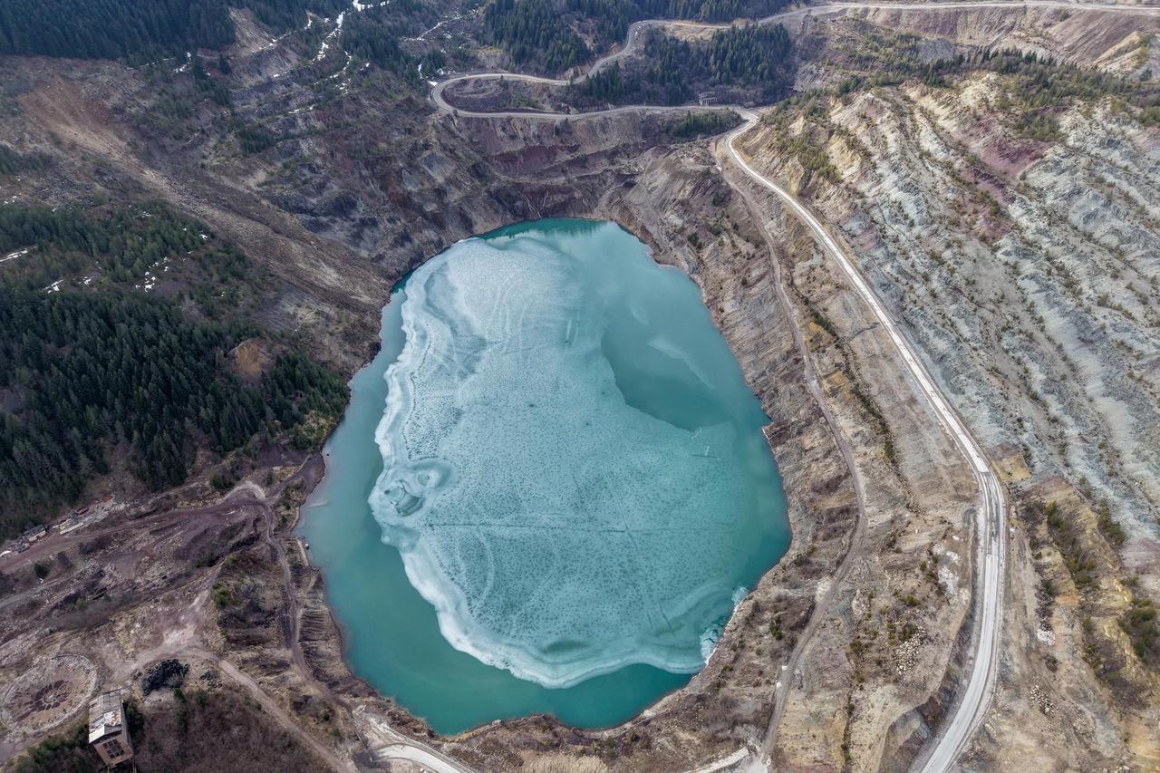 Vareš: Djelimično zaleđeno jezero Nula