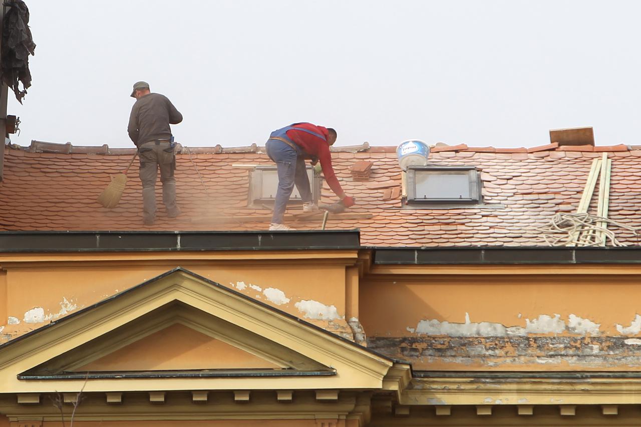Zagreb: Sanacija i popravak krova na zgradi oštećenoj u potresu