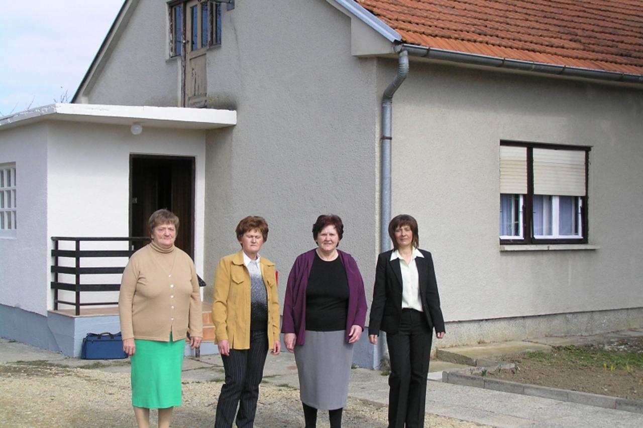 'zagorje - 17. 03. 2010.,Vinipotok, Hrvatska -Korisnice Doma Lobor-grad koje su uselile u kucu za samostalno stanovanje u lokalnoj zajednici - Ana Nikic, Vesna Martic, Darinka Prsa i Marija Jaksic'