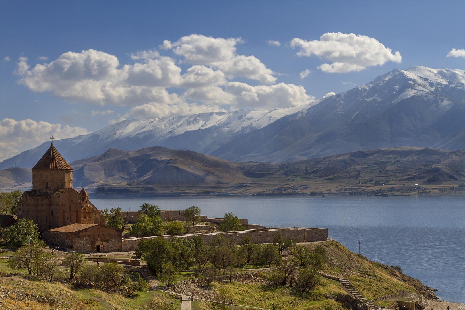 Iako su im govorili da ništa posebno neće pronaći u najvećem jezeru na svijetu čija voda ne otječe, to se na kraju nije pokazalo točnim.