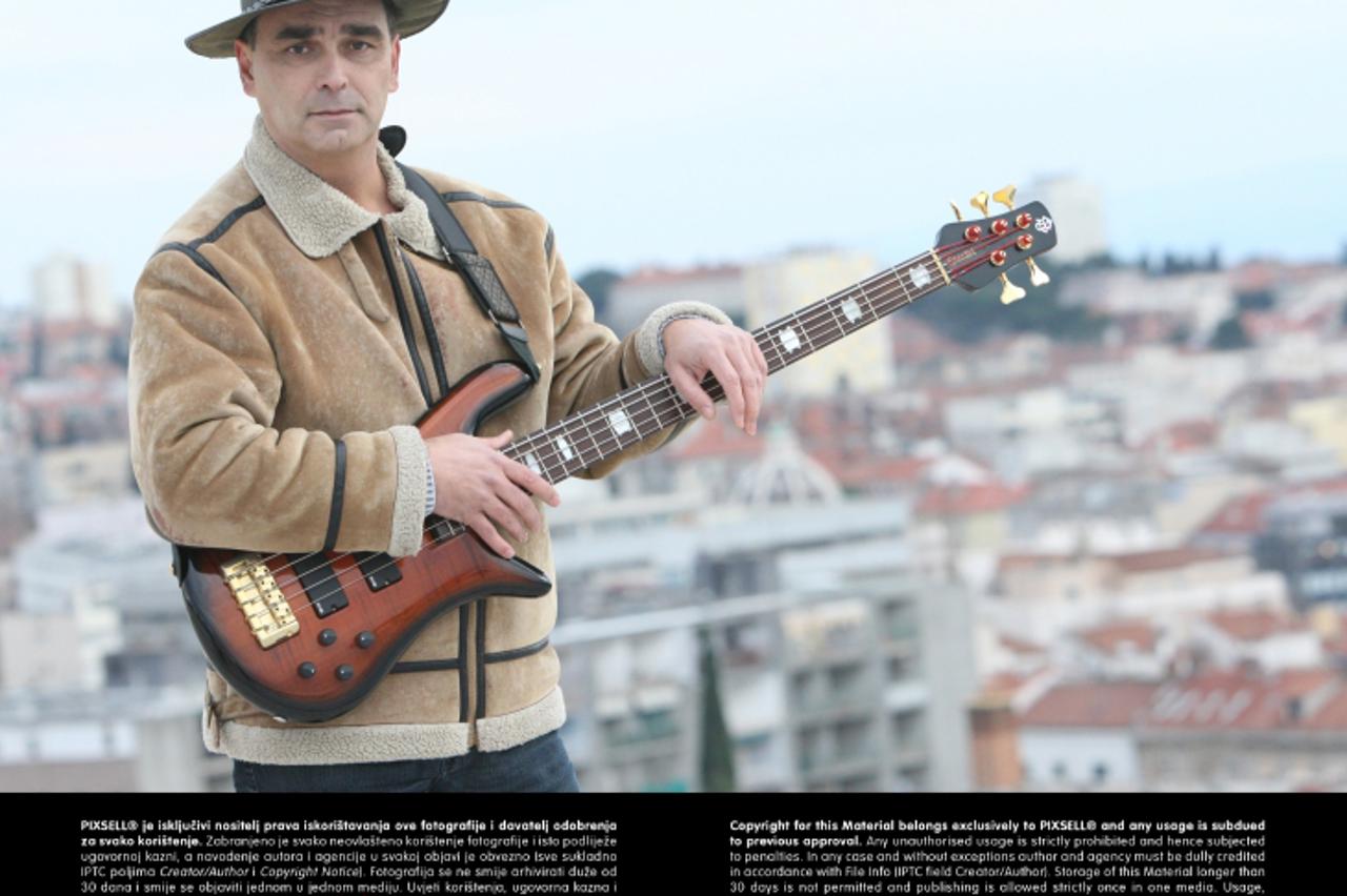 'SPECIJAL EKRAN 19.01.2013., Split - Glazbenik Dean Dvornik. Photo: Ivo Cagalj/PIXSELL'