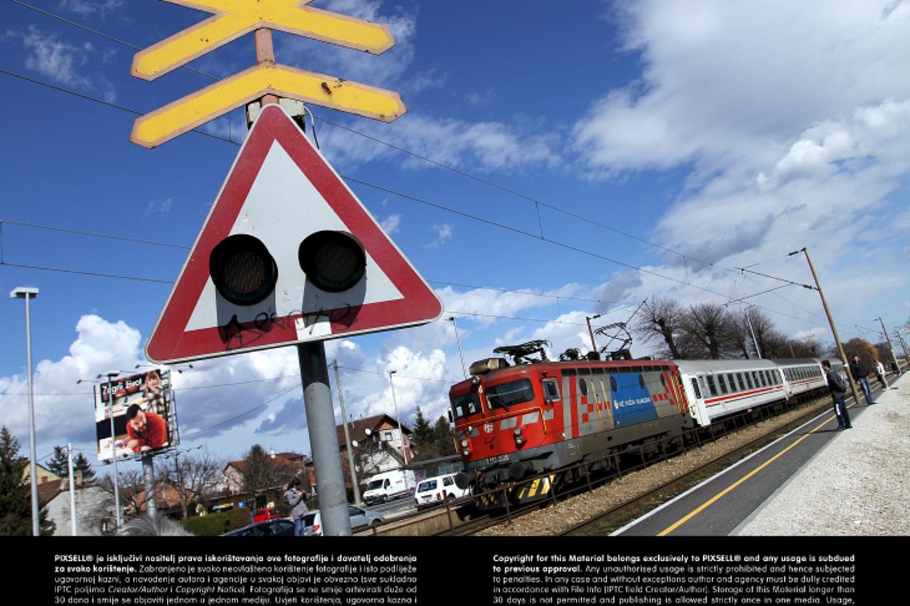 '19.03.2013., Zagreb - Pruzni prijelaz na krizanju Branimirove i Stefanovecke na kojem su jucer poginula dva mladica.  Photo: Anto Magzan/PIXSELL'