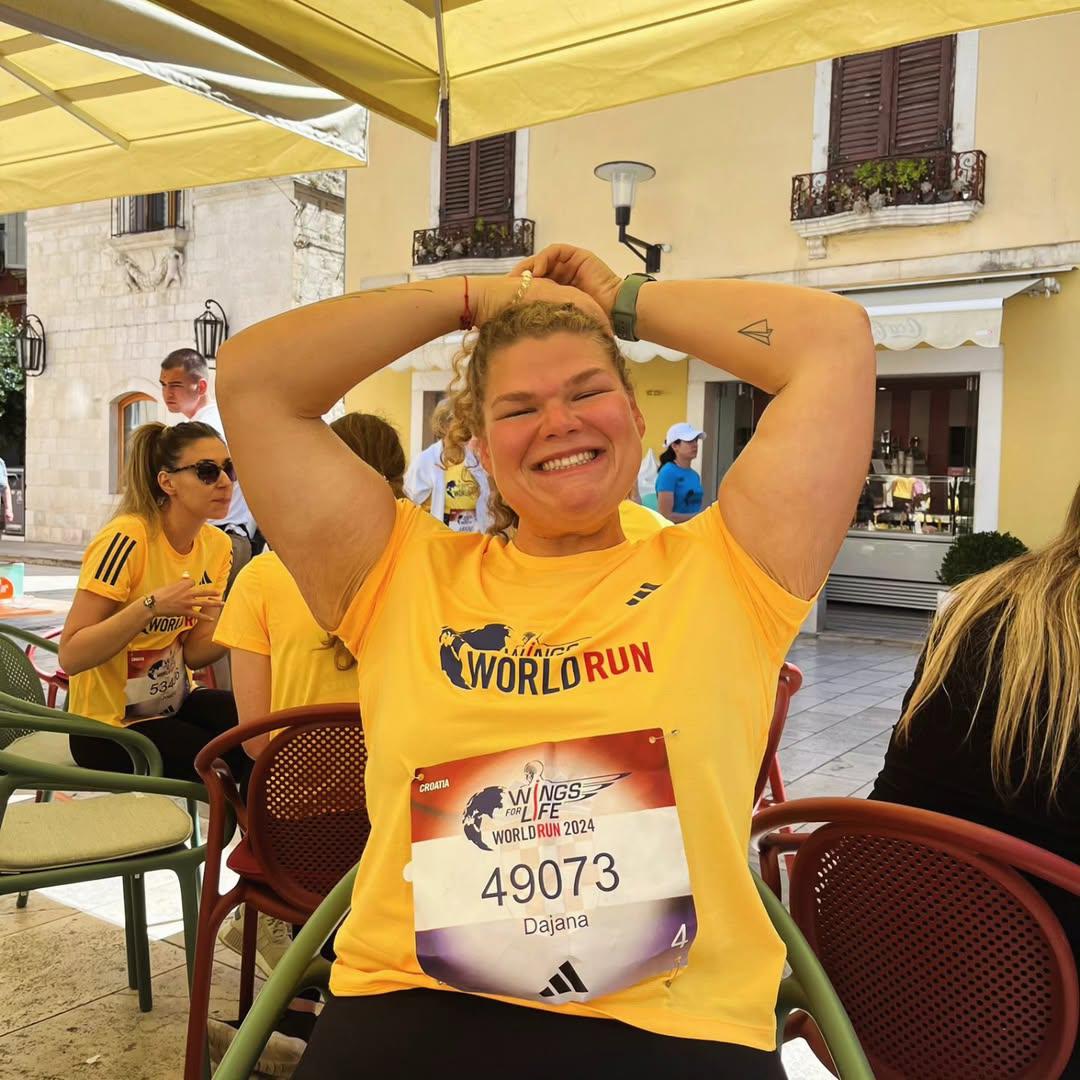 Svoju nevjerojatnu fizičku spremu dokazala je i na humanitarnoj utrci "Wings for Life World Run", gdje je istrčala 5,8 kilometara više nego prije. Njezin trud pohvalila je i trenerica iz showa Mirna Čužić, koja joj je poručila da je postala "nova žena", iznimno ponosna na njezin fantastičan uspjeh.