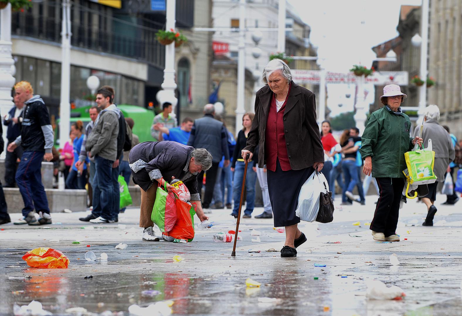 Sve veći broj starijih i umirovljenih ovisi o zaradama sve manjeg broja zaposlenih