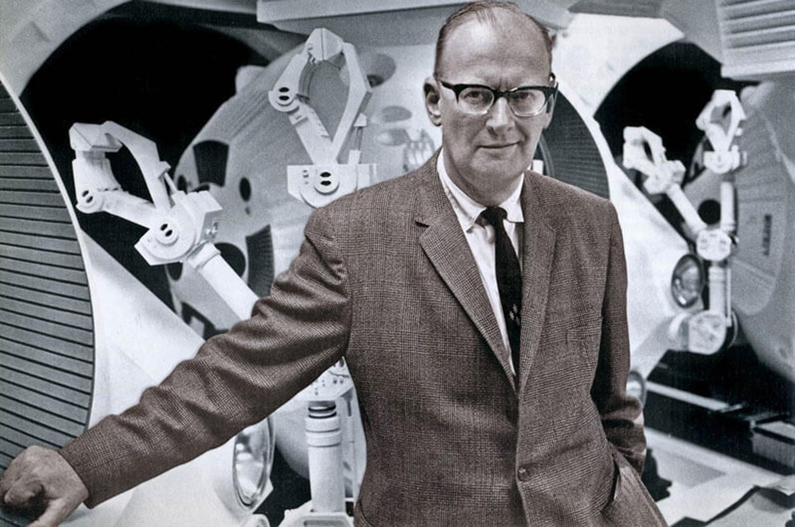 Arthur C. Clarke (lijevo), znanstvenik i hiperproduktivni proizvođač ZF naslova, najavio je, kao i neki od njegovih kolega, komunikacijske, geostacionarne satelite te tablet računala i iPAD uređaje. Jules Verne (sredina), tituliran kao jedan od otaca znanstvene fantastike i navodno najprevođeniji autor nakon Agathe Christie, kojeg je odlikovala nepokolebljiva vjera u napredak. Prpošni erudit Isaac Asimov (desno), biokemičar nastanjen u SAD-u, rodom iz SSSR-a, zbog pisanja je napustio akademsku karijeru