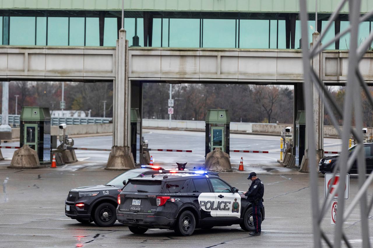 Incident on the Rainbow Bridge border crossing in Niagara Falls