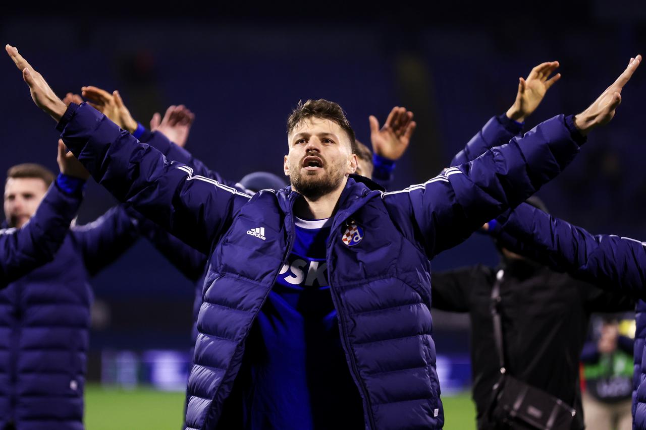 Zagreb: Slavlje igrača Dinama nakon 2:0 pobjede u prvom susuretu 1/8 finala UEFA Konferencijske lige protiv PAOK-a