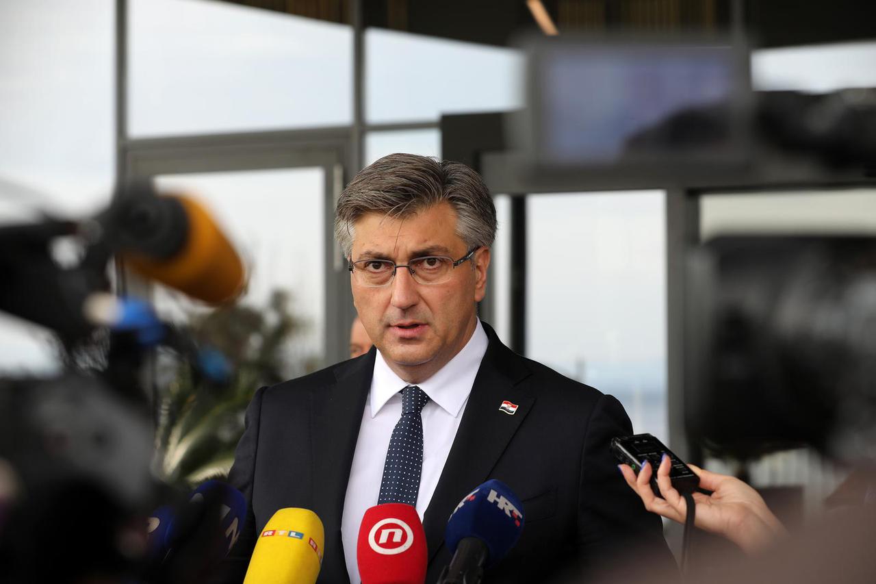 Opatija: Premijer Plenković dao izjavu nakon konferencije Hrvatskog društva ekonomista