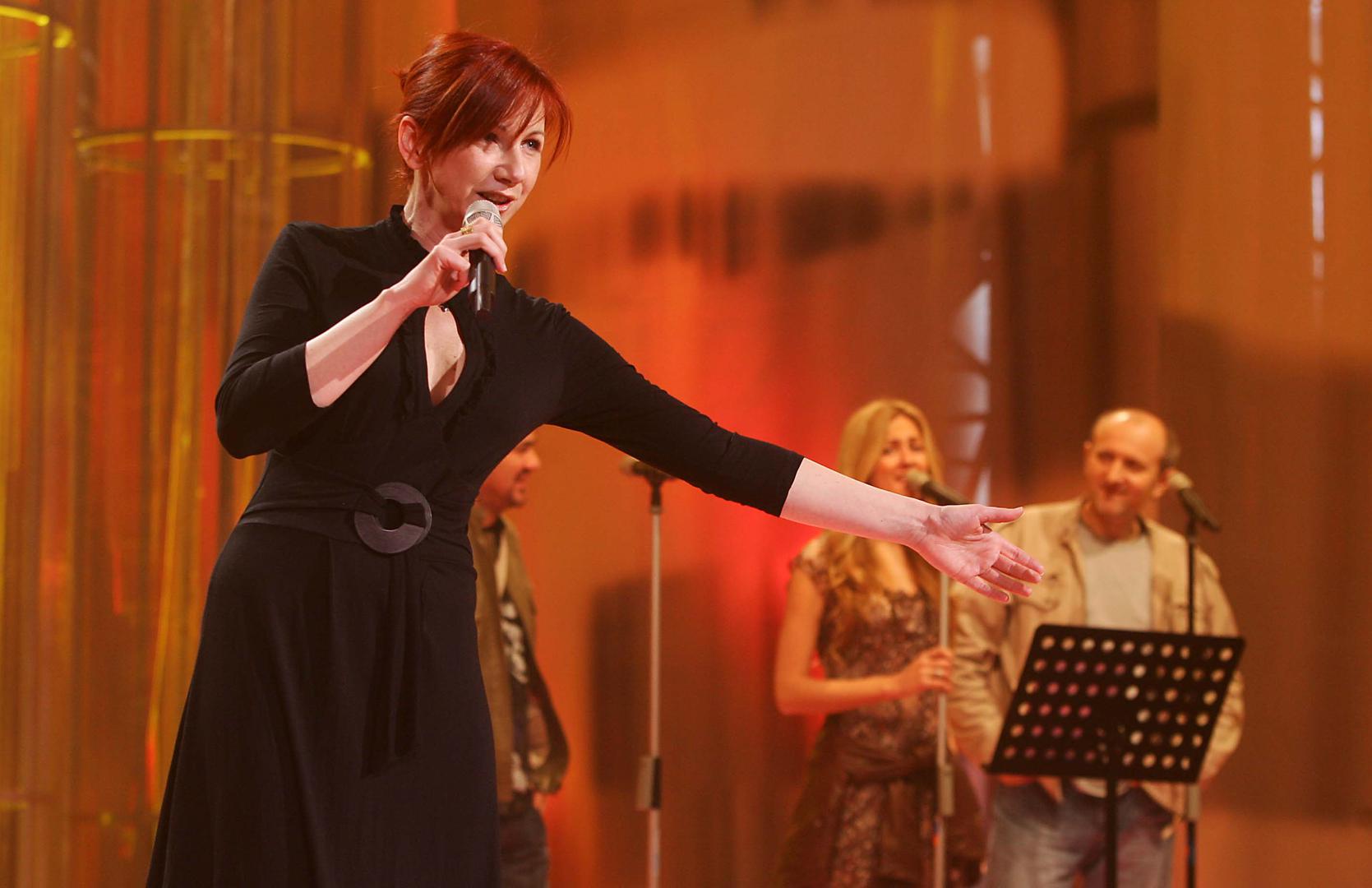  Maja je bila jedna od najpopularnijih domaćih pjevačica u 90-ima , no početkom 2000- tih povukla se sa scene kako bi se posvetila vjeri i privatnom životu. 