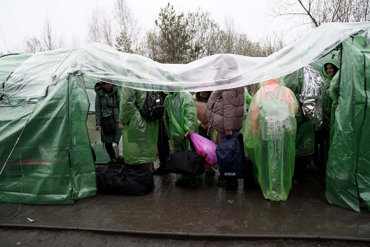 Refugee Exodus Tops 4 Million - Ukraine