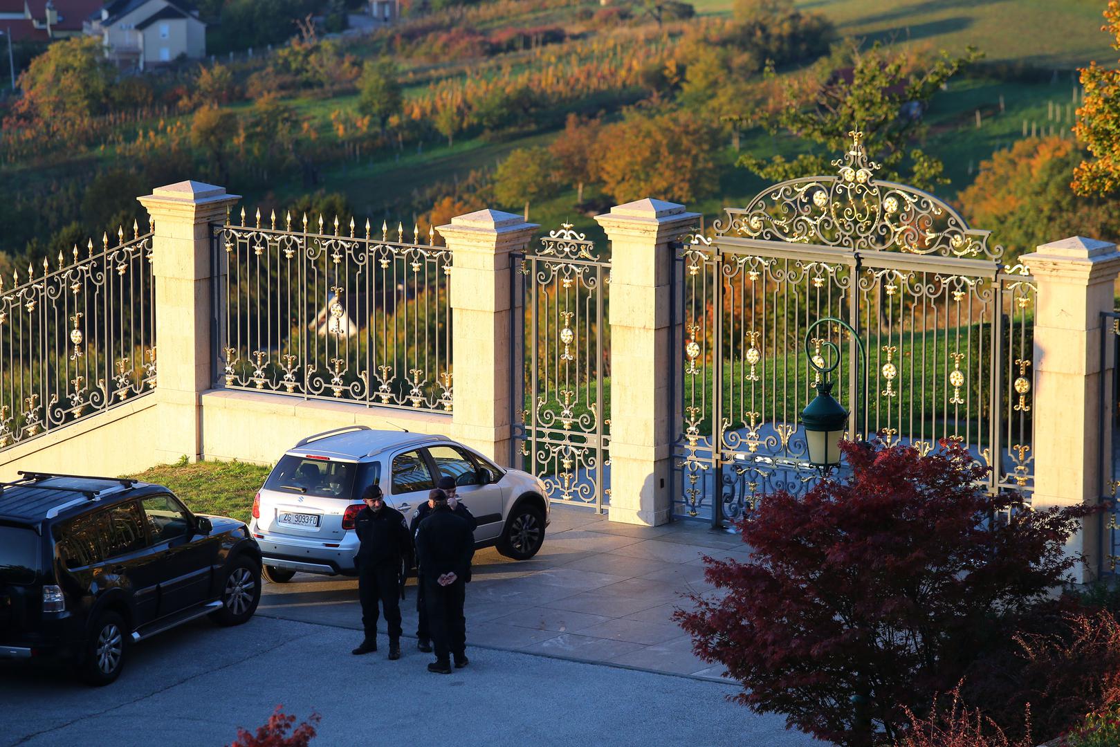 Neslužbeno se doznaje da bi akcijom policije i DORH-a mogli biti obuhvaćeno između deset i petnaest osoba.