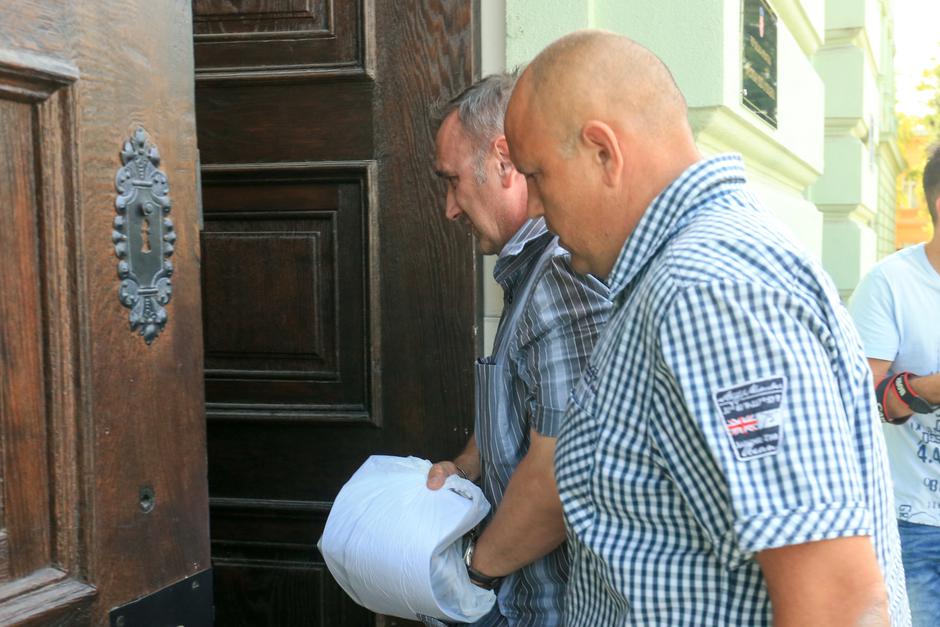 Dovođenje osumnjičenika u aferi Kopački rit na Županijski sud u Osijeku