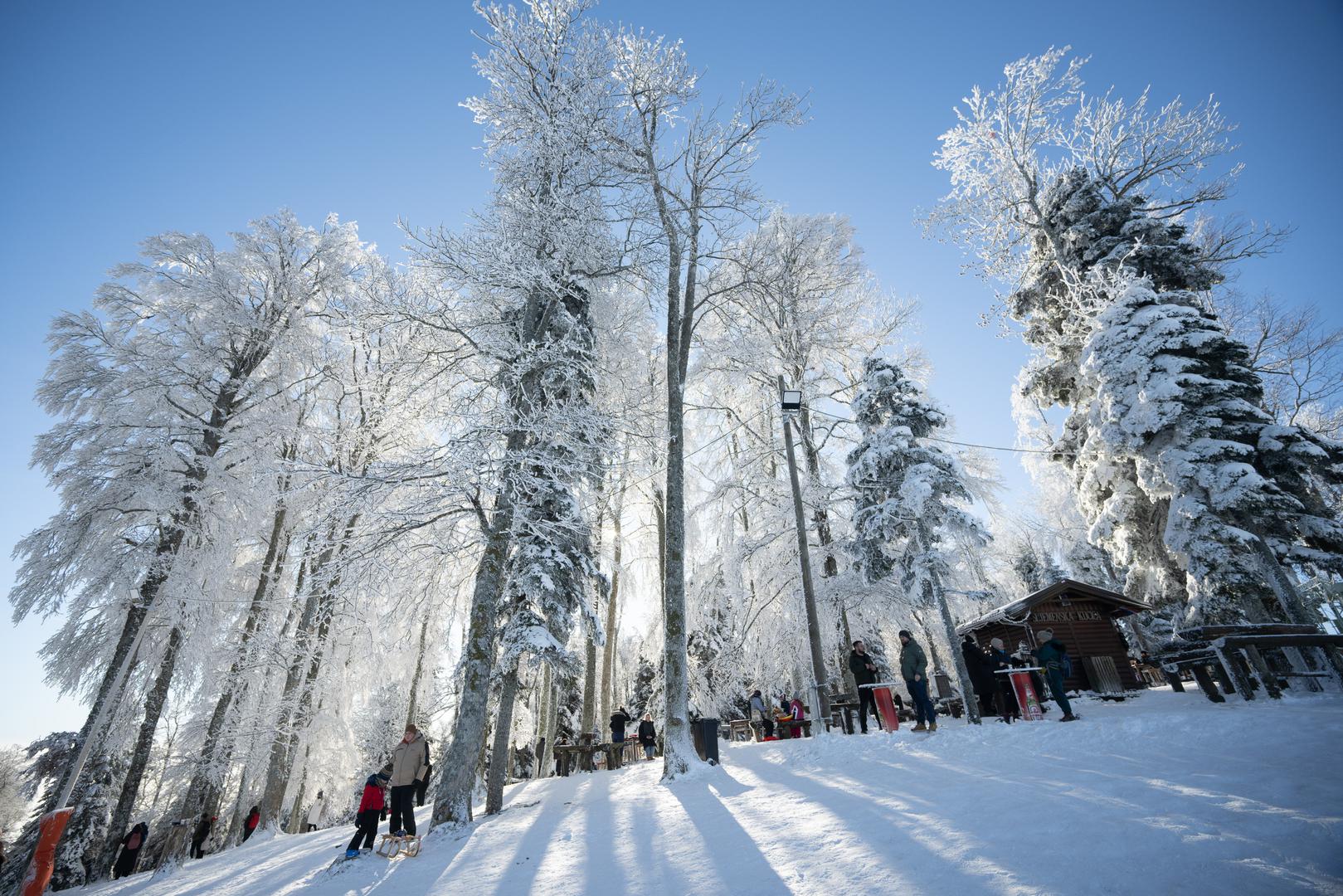 Posljedni vikend  u 2025. u Hrvatskoj protječe s relativno stabilnim vremenom. Danas na Jadranu te u unutrašnjosti Istre i Dalmacije prevladava sunčano vrijeme, javlja DHMZ. 