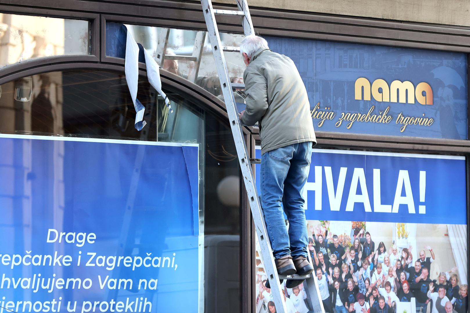 Jedna zaposlenica je tada preko razglasa zahvalila svima okupljenima, nakon čega je uslijedio pljesak ali i plač.