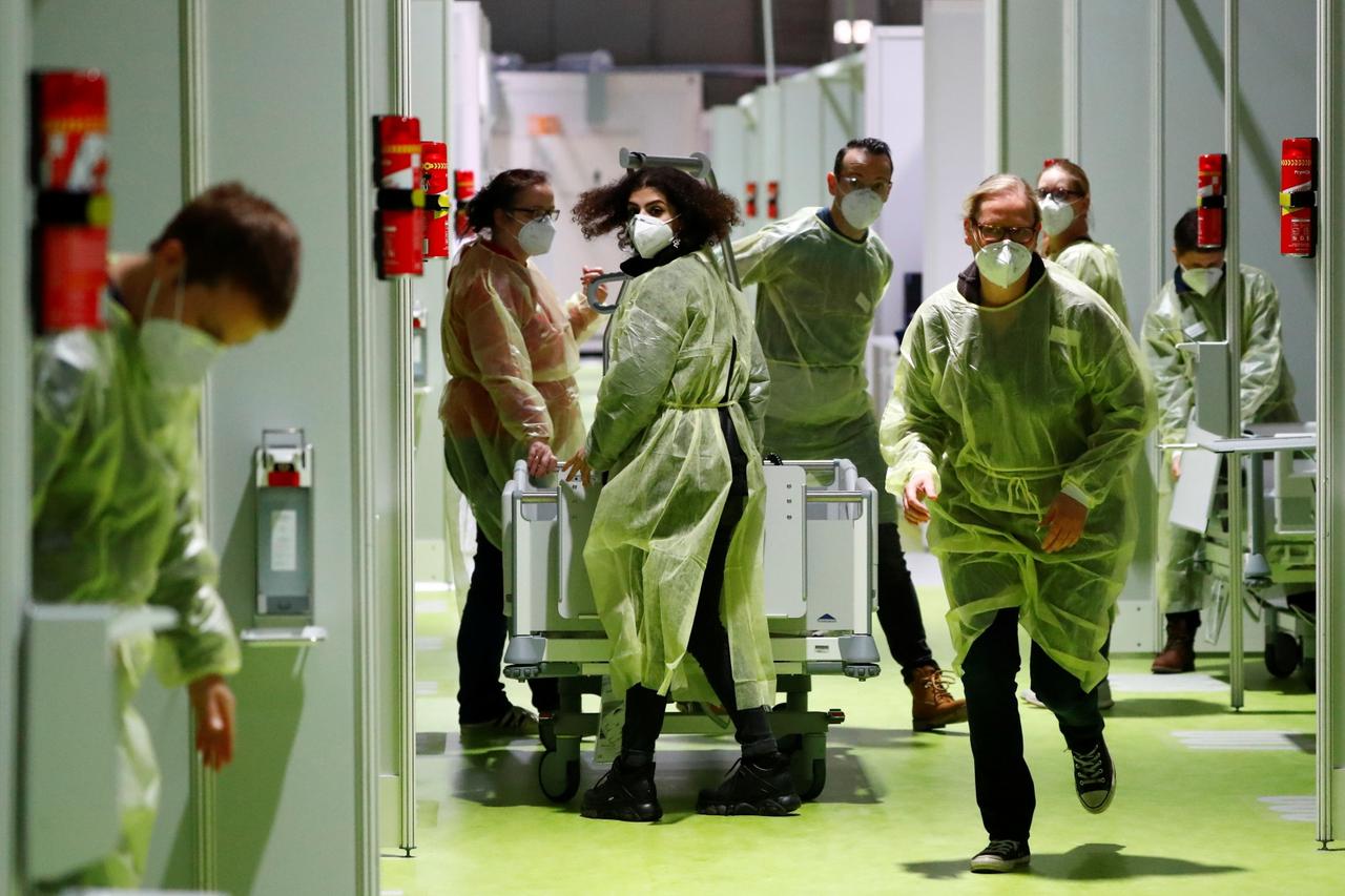 Medical staff take part in a fire drill to evacuate the Corona Treatment Center Jaffestrasse in Berlin