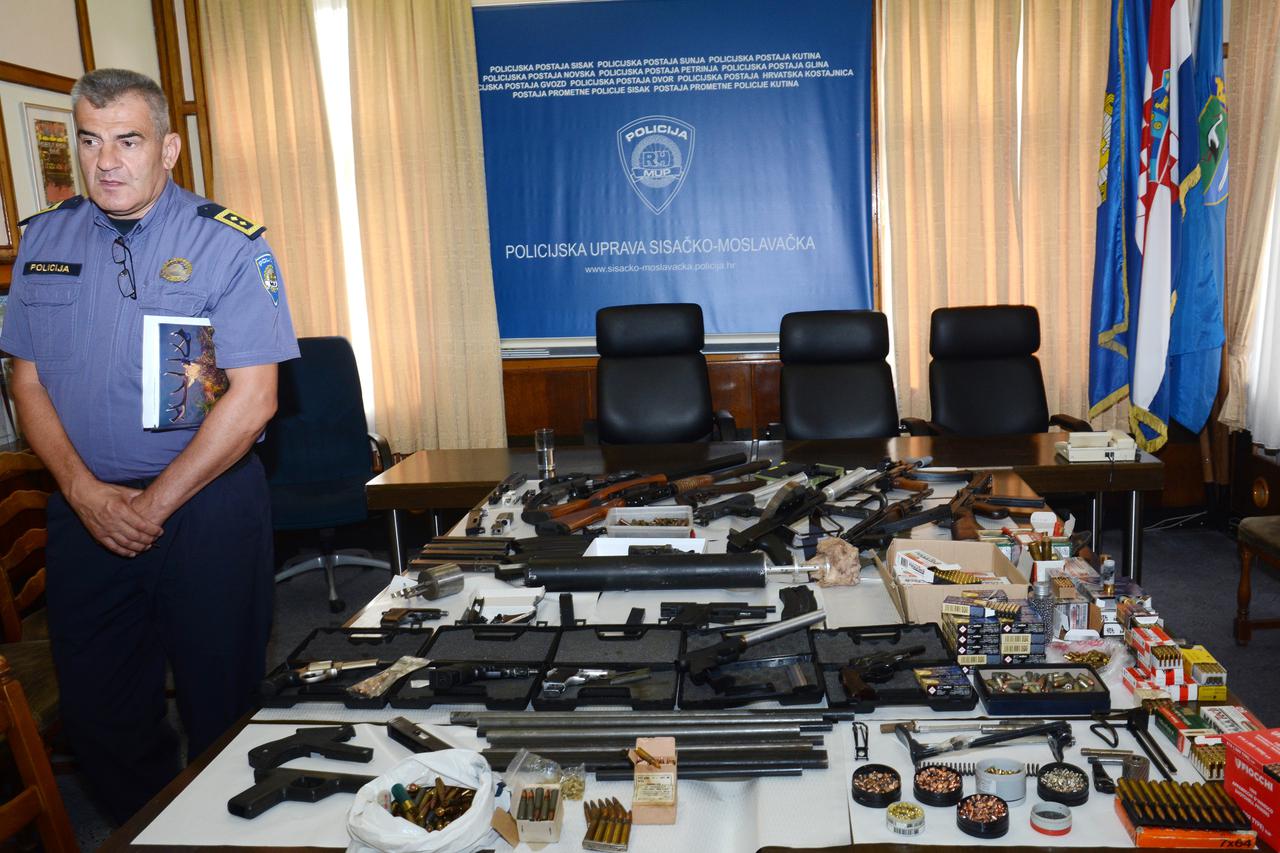 Sisak: Konferencija za medije povodom zapljene veće količine oružja