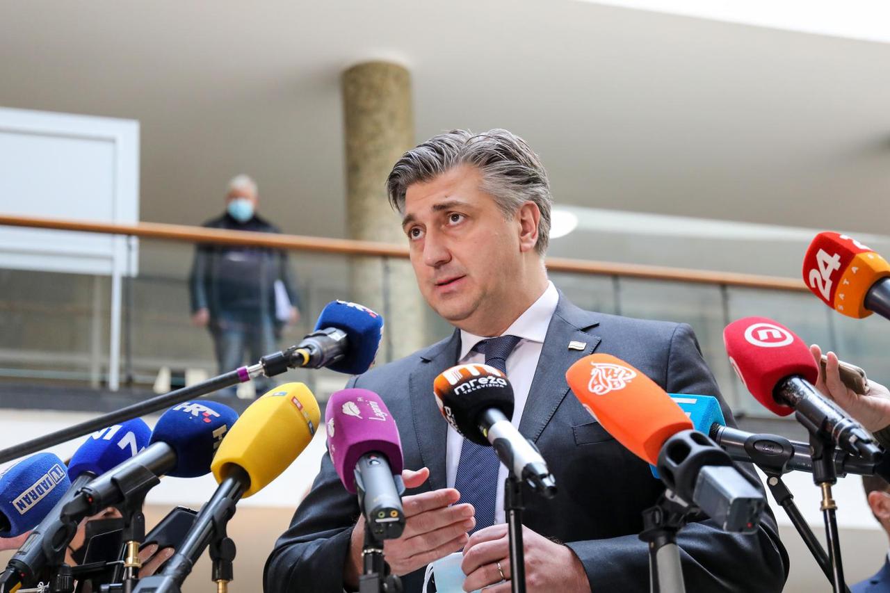 Zagreb: Veleposlanik Alžira Mokhtar Amine Khelif  upisao se u Knjigu žalosti za Milana Bandića