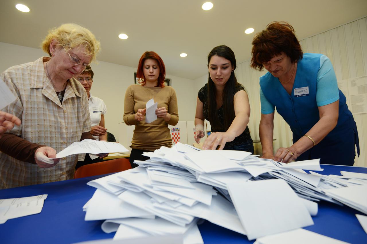 Dizanje praga vjerojatno bi povećalo broj nepredstavljenih birača, upozoravaju stručnjaci za politički sustav