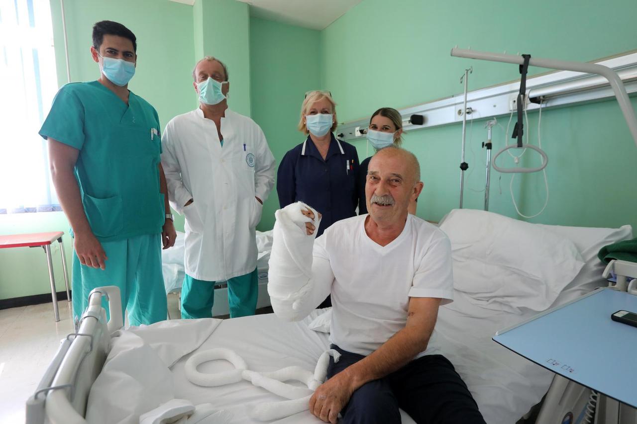 Nakon iznimno zahtjevne operacije pacijentu spašena desna ruka u KBC Rijeka