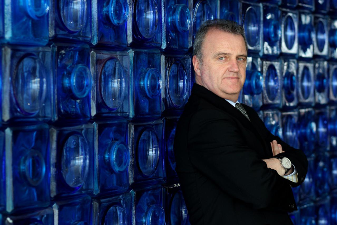 Veljko Ostojić, portal