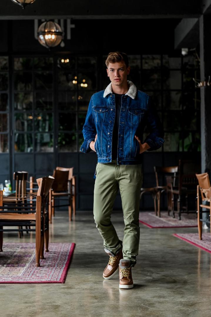 Fifty, Springfield traper jakna, prije 599,00 kn - 60% sada 245,00 kn
Five Star Fashion, Ralph Lauren hlače, prije 1.200,00 kn -30% sada 840,00 kn
Replay čizme, prije 917,00 kn - 44% sada 637,00 kn
Replay majica,prije 500,00 kn - 40% sada 210,00 kn
