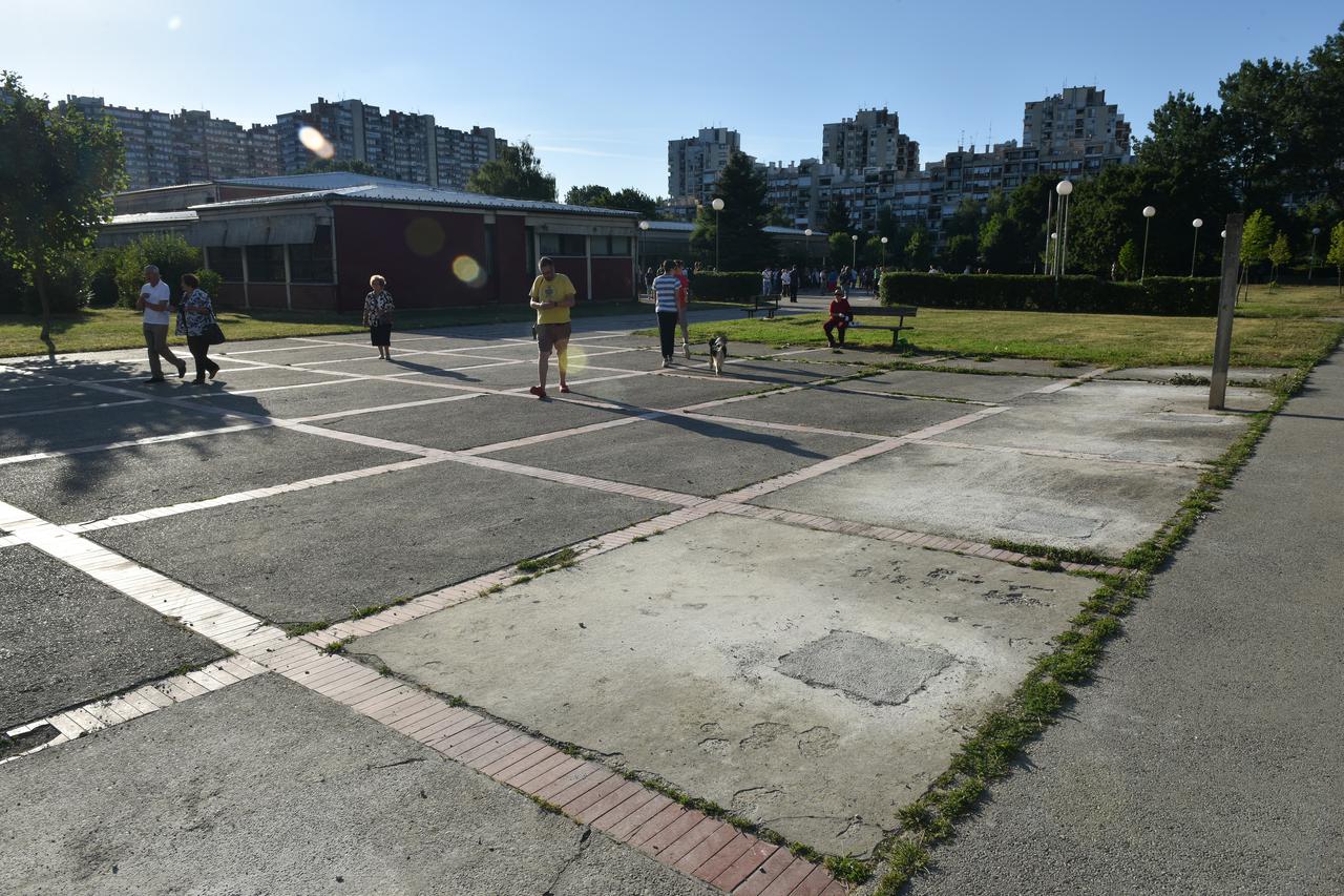 Zagreb: Stanari Travnog prosvjedovali protiv postavljanja ograde oko škole 