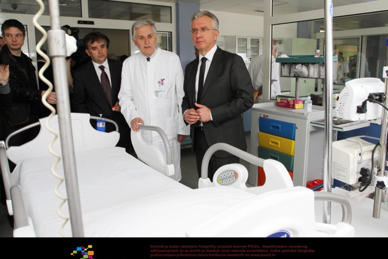 '12.04.2012. Karlovac - Ministar zdravstva Rajko Ostojic u Opcoj bolnici Karlovac otvorio novouredeni Odjel intenzivne medicine. U obnovu odjela i nove opreme ulozeno je oko osam milijuna kuna. Photo: