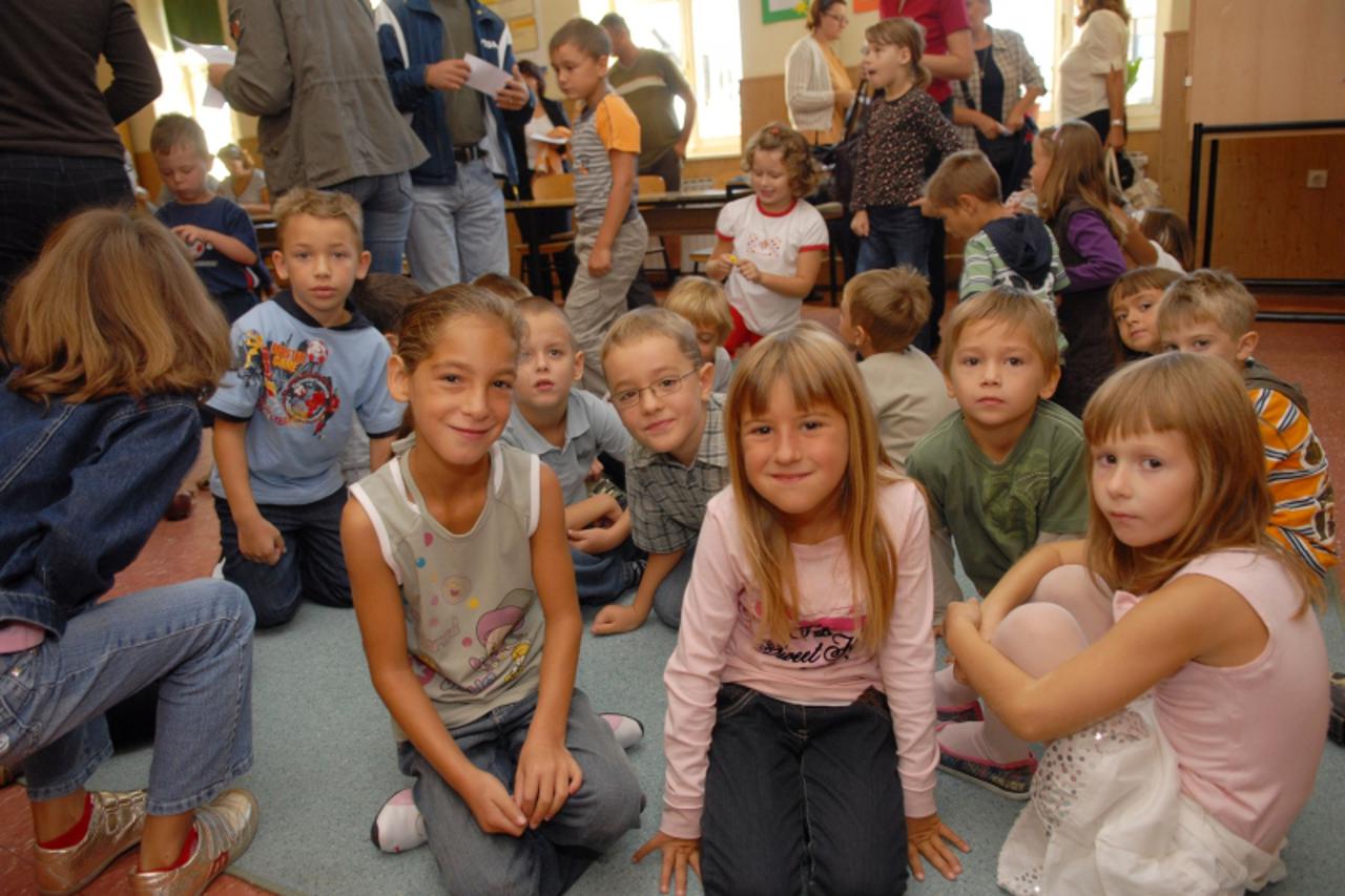 'karlovac prvasici os turanj, prvi dan u skoli, 070909 photo: kristina stedul fabac/VLM/PIXSELL'