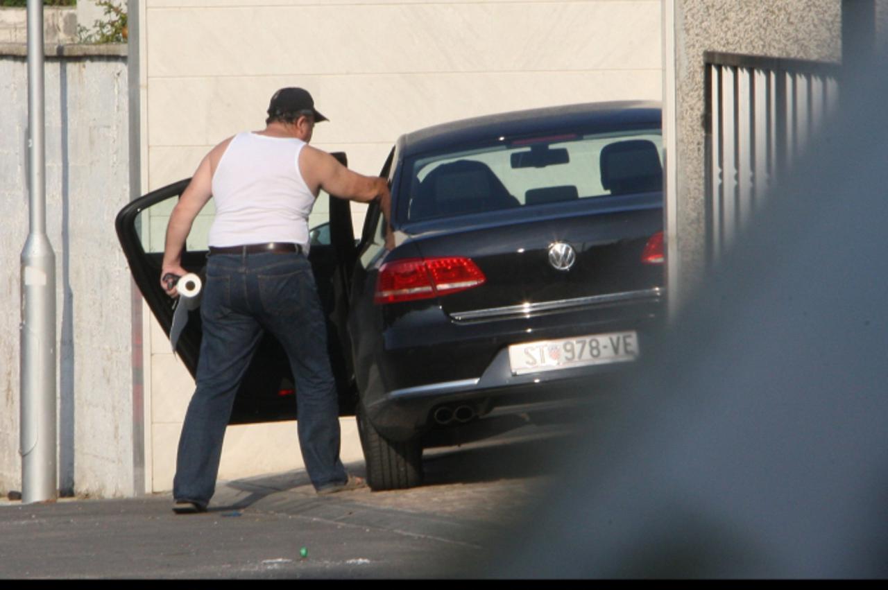 '11.09.2012., Split - Gradonacelnik Zeljko Kerum po izlasku iz kuce malo prije devet sati sjeo je u automobil i otisao.  Photo: Ivo Cagalj/PIXSELL'