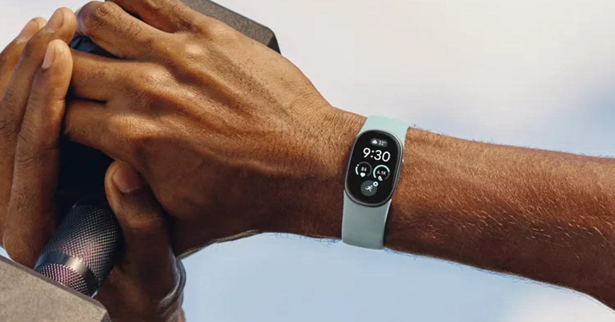 Google predstavio novi Fitbit Edge: Zaslon je 46 posto veći, a baterija traje tjedan dana