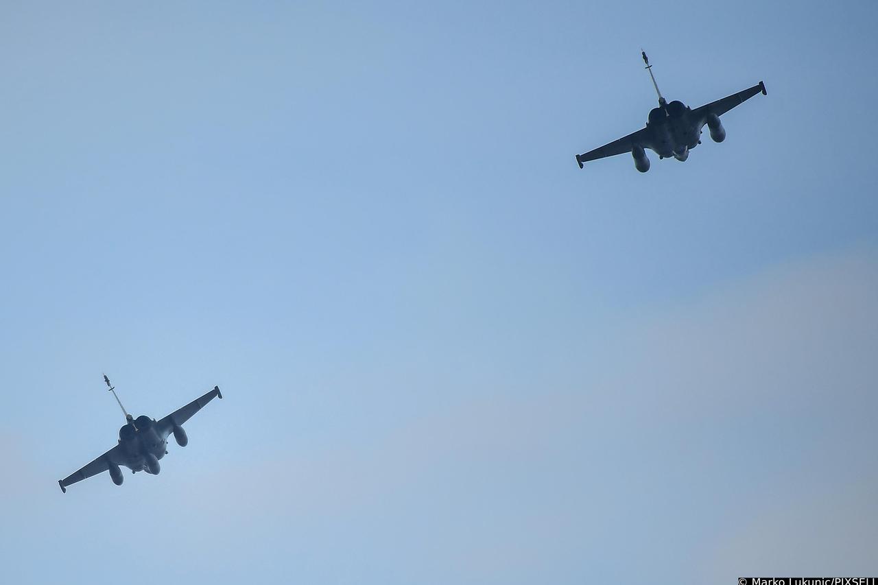 Dva borbena aviona preletila su iznad Zagreba