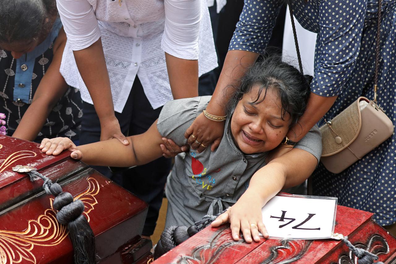 Pogreb nakon masakra u Šri Lanki