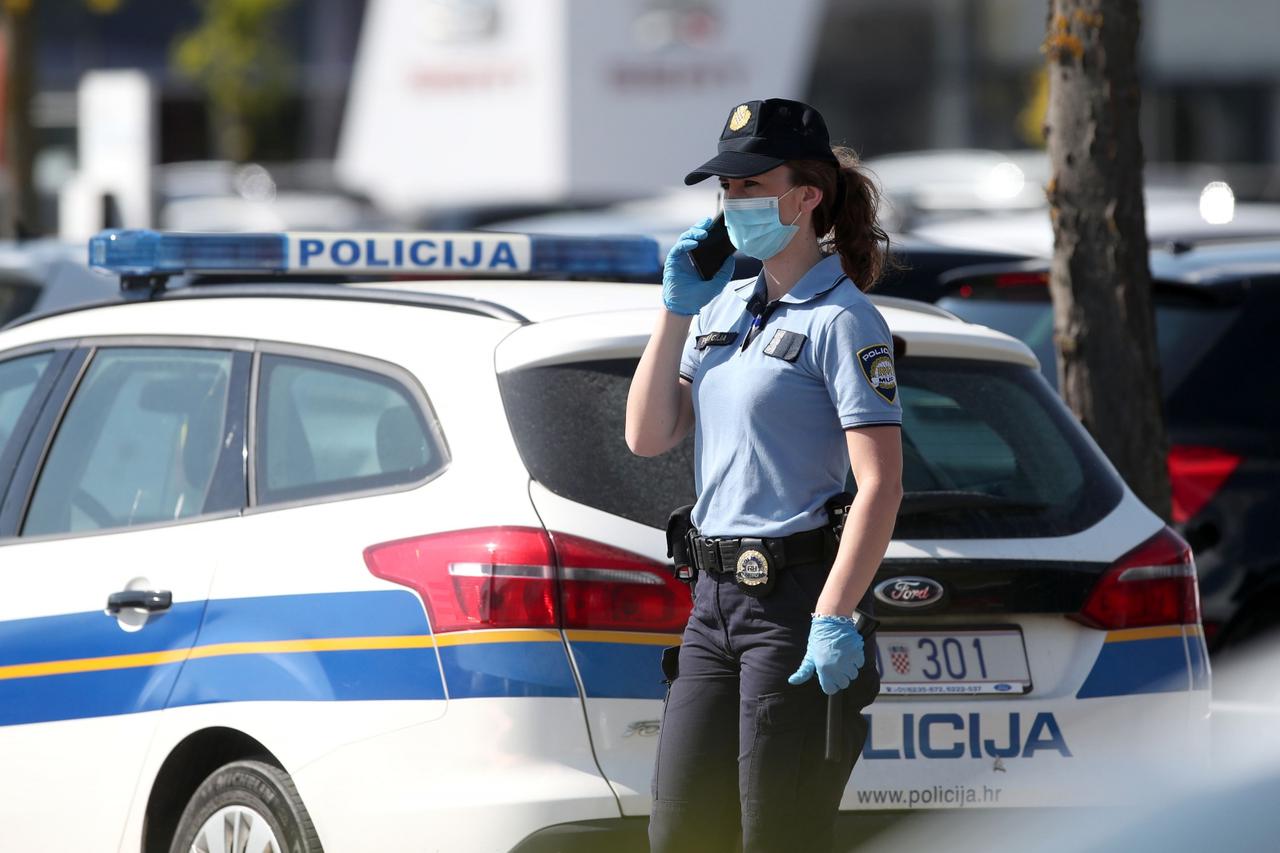 Zagreb: Policija deaktivirala bombu na automobilu